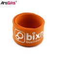 Pulseira de tapa barato de borracha de silicone personalizado